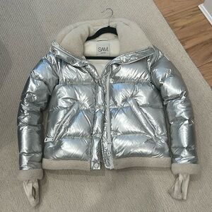 Silver Sam short winter jacket with high white sherling collar and zipper